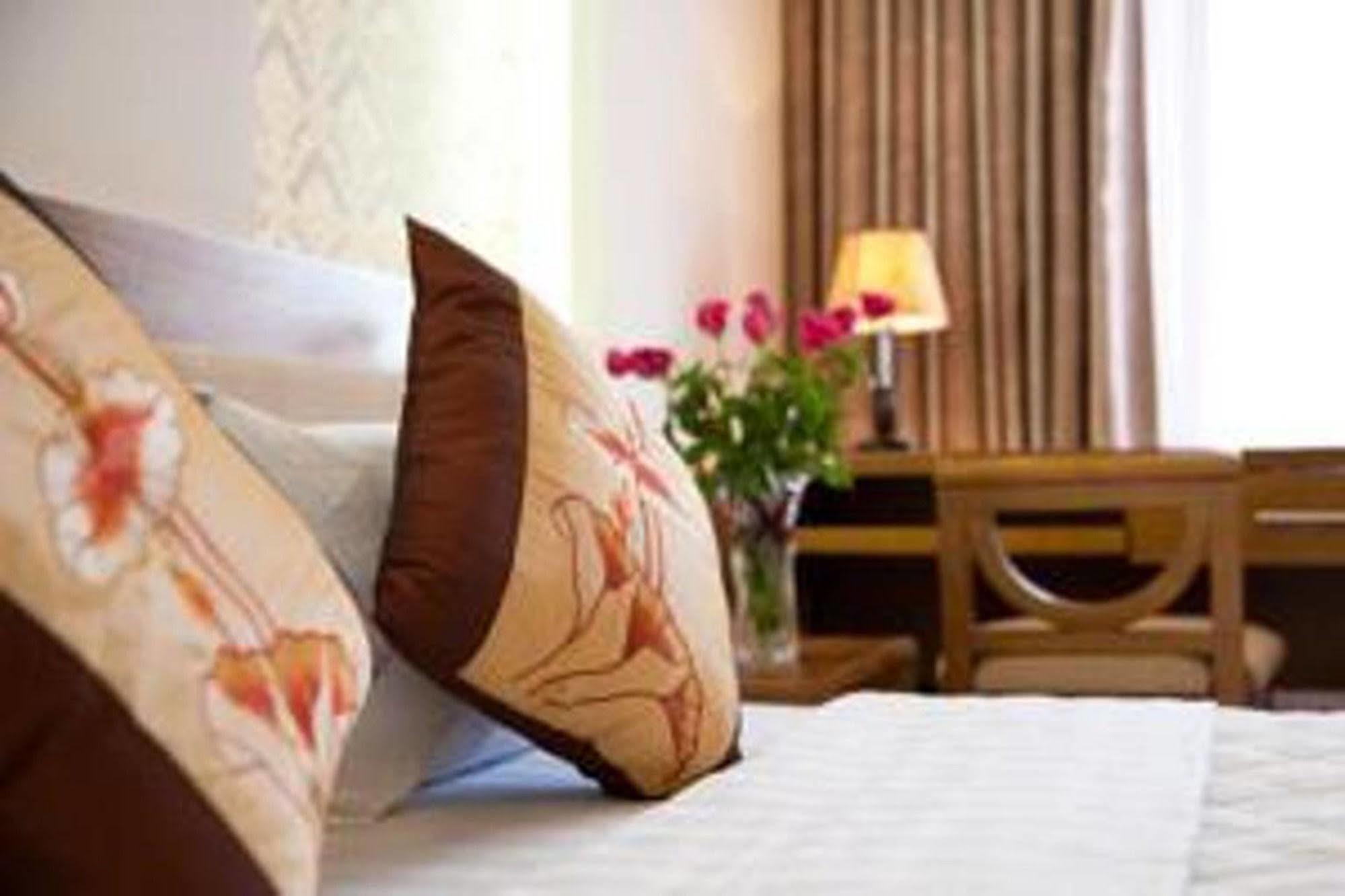 Lam Bao Long Hotel Hue Exterior foto
